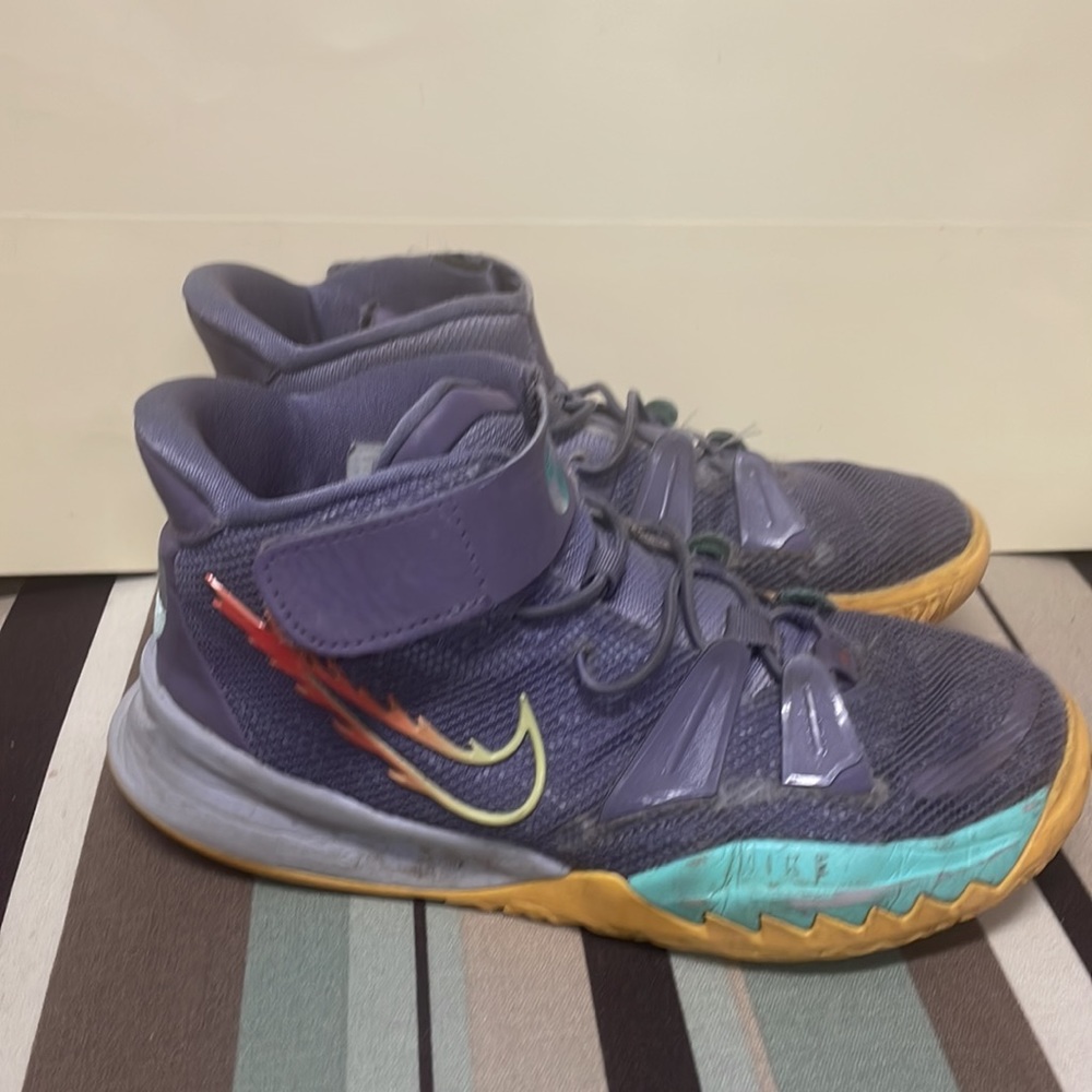 Kyrie 7 Daybreak boys size 3